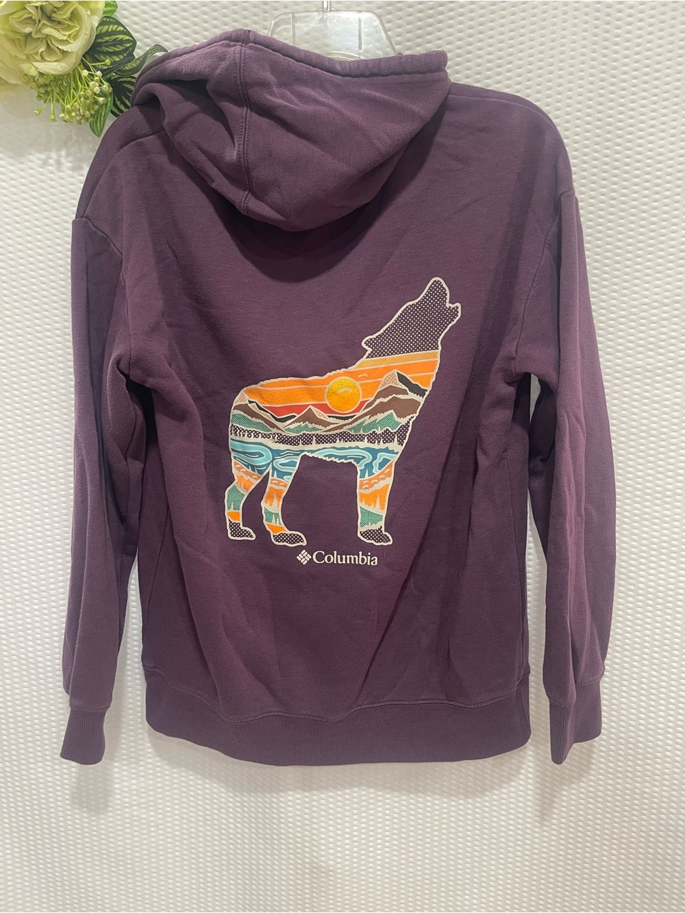 Columbia Women’s Small Purple Plum Hoodie Wolf Mountain Graphic Pullover